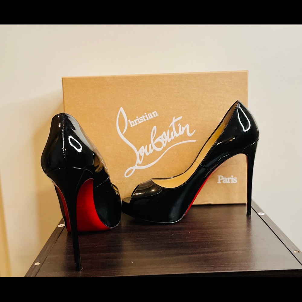 SOLD Christian Louboutin New Very Prive Peep Toe